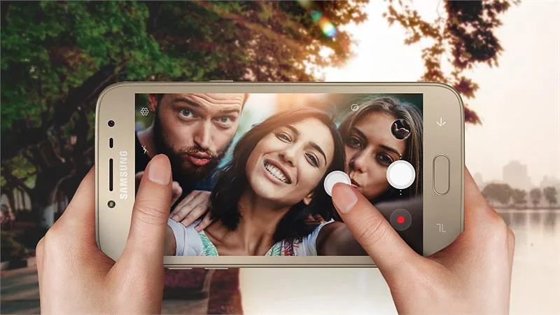 Camera selfie ấn tượng hỗ trợ xử lý tông da tự nhiên cho nhu cầu sáng tạo nội dung.