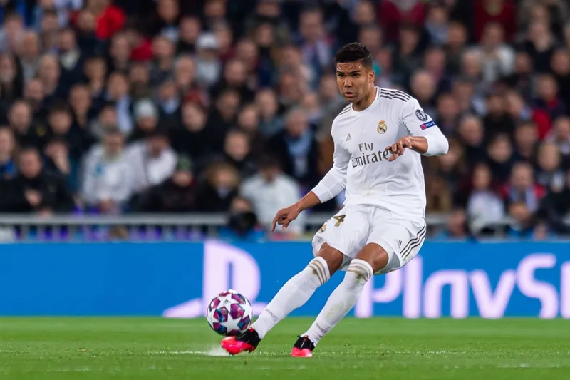 Casemiro là “máy quét” càn quét mọi nguy hiểm, tạo bệ phóng an toàn cho tuyến trên bùng nổ.