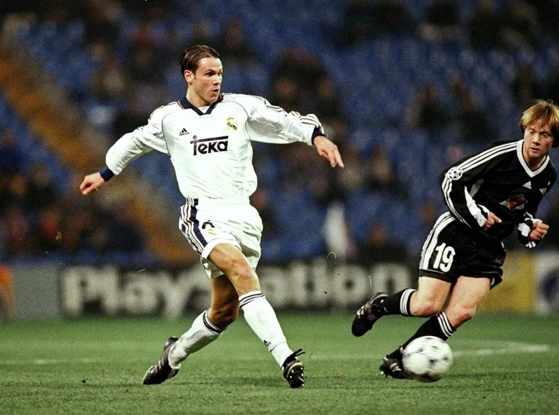 Fernando Redondo mang đến vẻ đẹp thanh lịch cùng tư duy xử lý bóng đầy đẳng cấp tại Santiago Bernabéu.