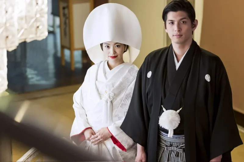 Hakama sở hữu phom dáng xếp ly mạnh mẽ, thường xuất hiện trong các lễ tốt nghiệp và nghi thức võ đạo.