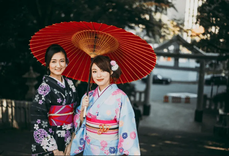 Kimono – biểu tượng trang phục truyền thống Nhật Bản mang vẻ đẹp thanh lịch và kín đáo.